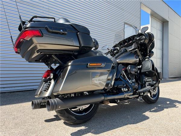 2018 Harley-Davidson CVO Ultra Limited FLHTKSE