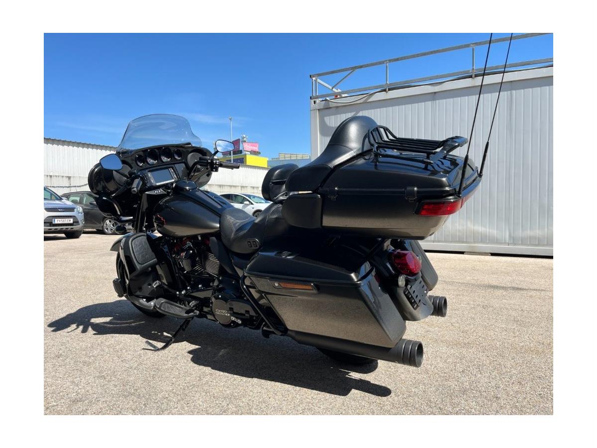 2018 Harley-Davidson CVO Ultra Limited FLHTKSE