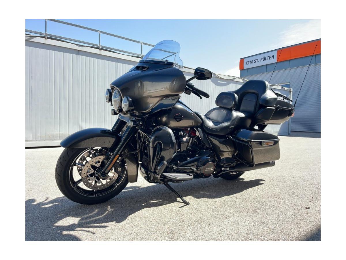 2018 Harley-Davidson CVO Ultra Limited FLHTKSE