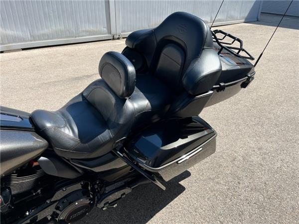 2018 Harley-Davidson CVO Ultra Limited FLHTKSE