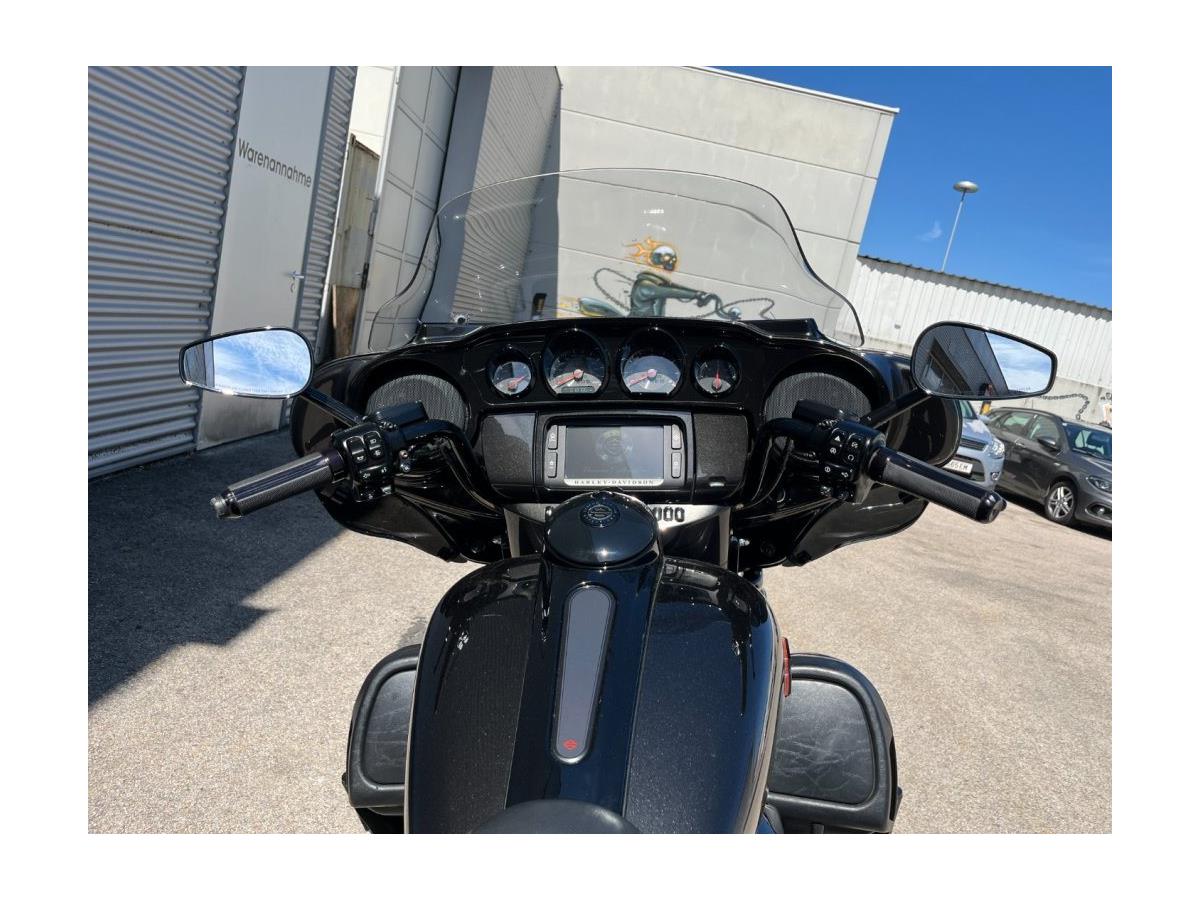 2018 Harley-Davidson CVO Ultra Limited FLHTKSE