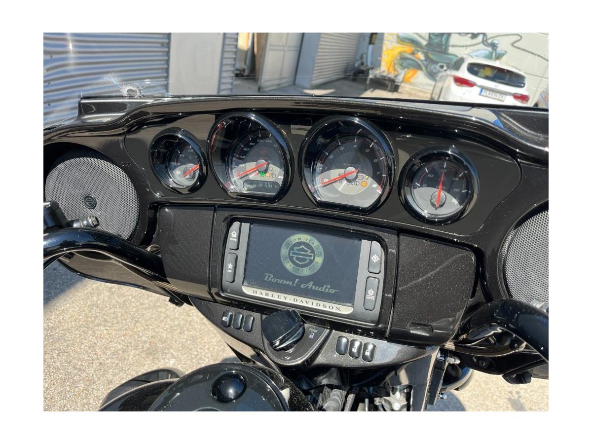 2018 Harley-Davidson CVO Ultra Limited FLHTKSE