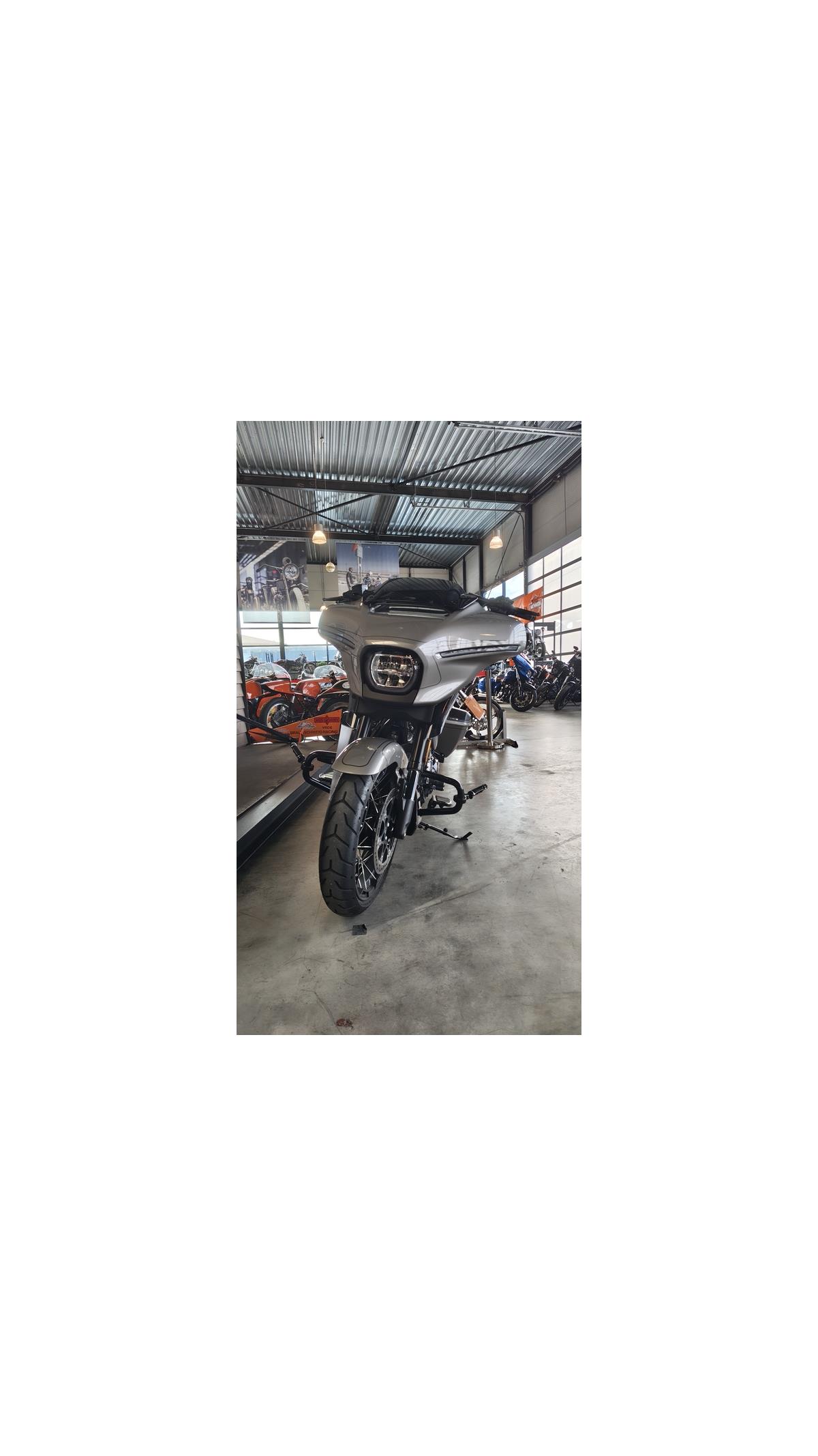 FLHXSE CVO STREET GLIDE 