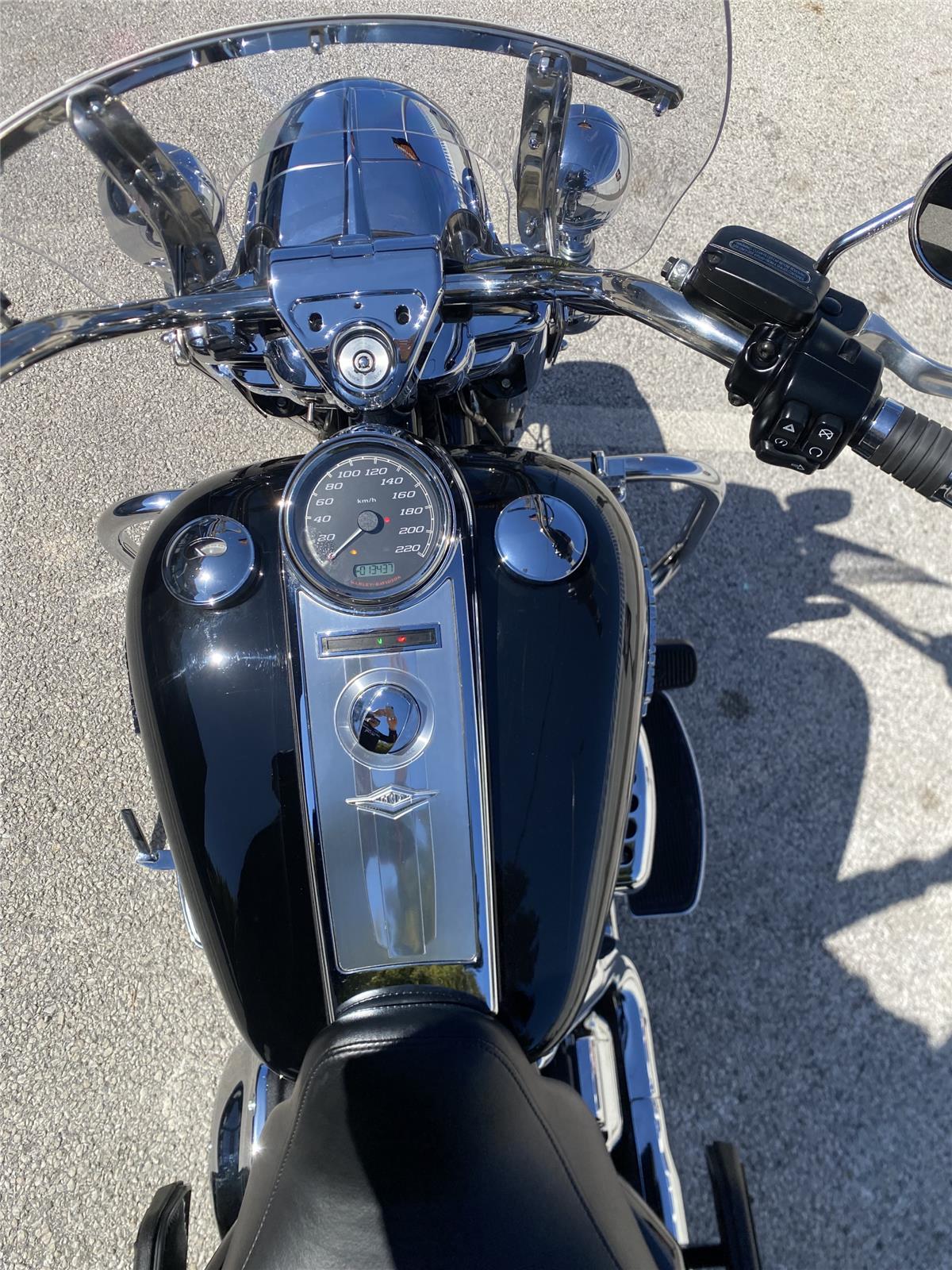 2019 HARLEY-DAVIDSON ROAD KING