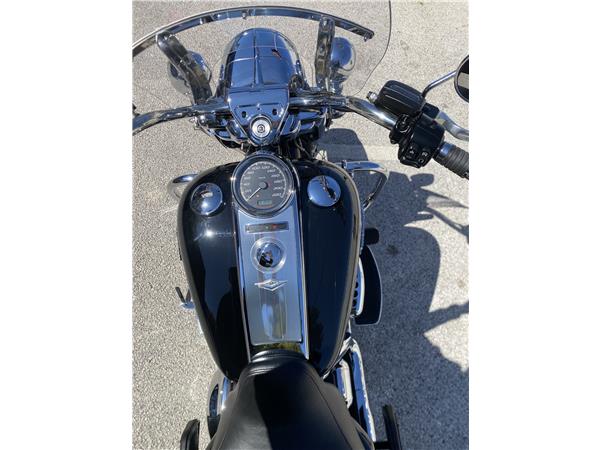 2019 HARLEY-DAVIDSON ROAD KING