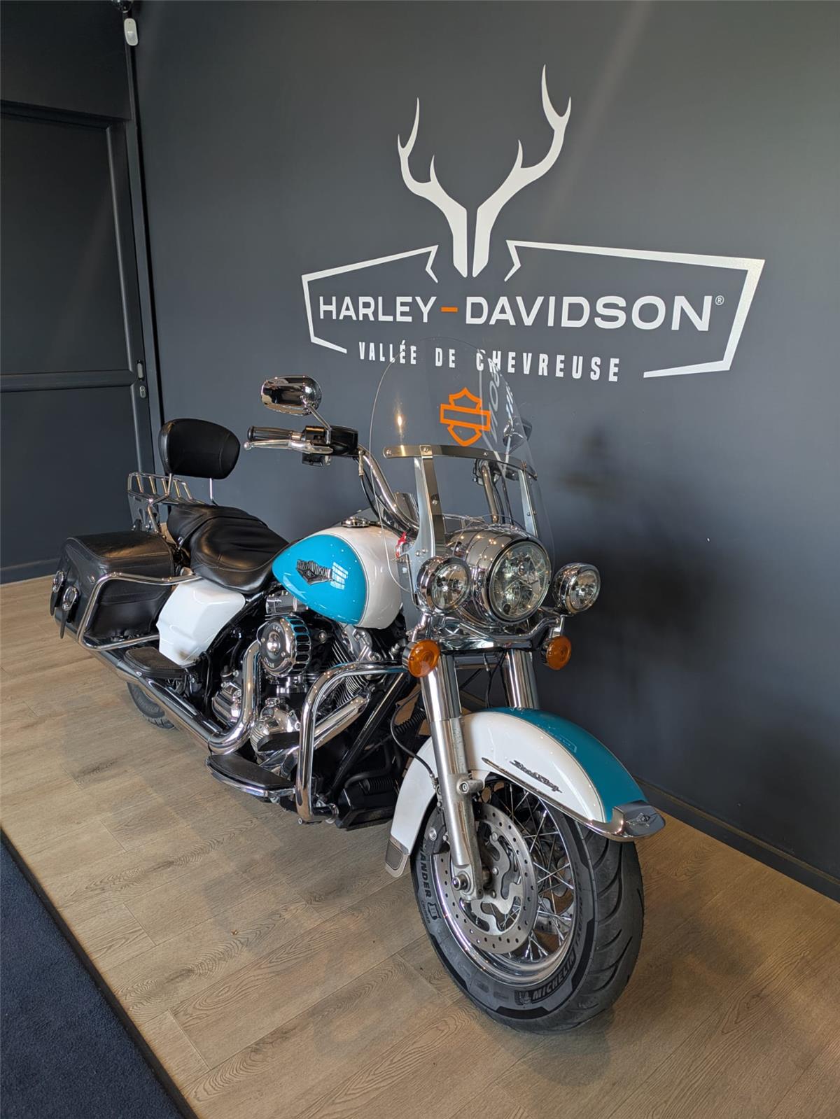 2016 HARLEY-DAVIDSON ROAD KING