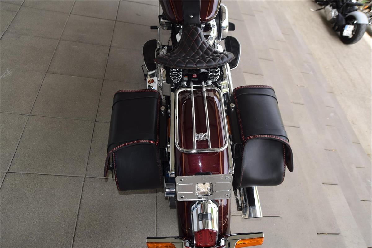 FLDE Softail Deluxe mit KessTech Auspuff