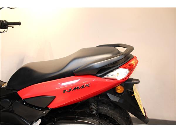 YAMAHA N-MAX 125