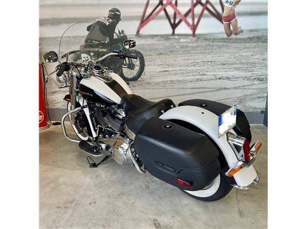 2018 HARLEY-DAVIDSON DELUXE