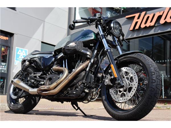 2016 HARLEY-DAVIDSON SPORTSTER XL883R ROADSTER