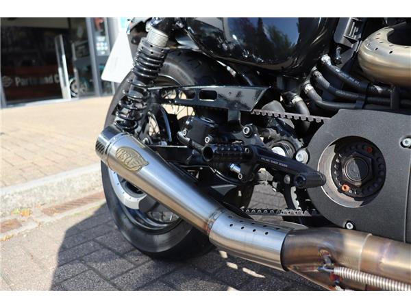 2016 HARLEY-DAVIDSON SPORTSTER XL883R ROADSTER