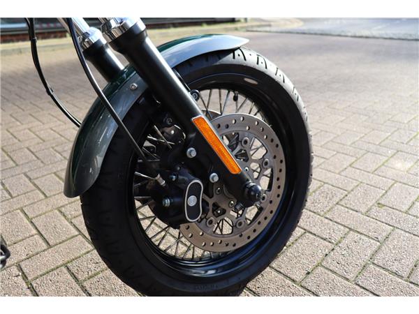 2016 HARLEY-DAVIDSON SPORTSTER XL883R ROADSTER