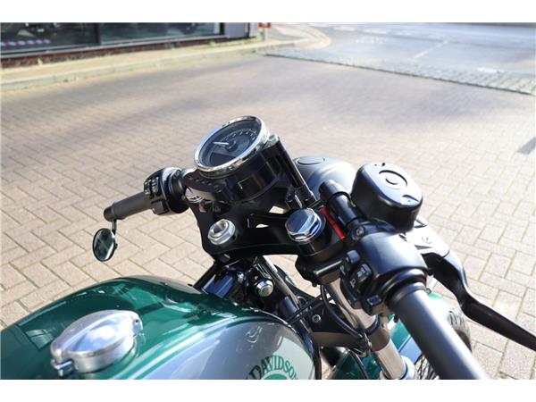 2016 HARLEY-DAVIDSON SPORTSTER XL883R ROADSTER