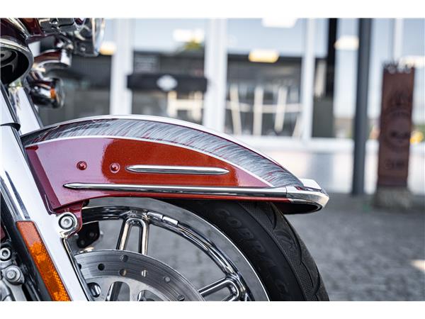 Harley-Davidson CVO Electra Glide Ultra Ltd. 110ci - JEKILL & HYDE