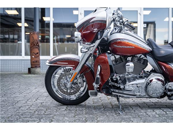 Harley-Davidson CVO Electra Glide Ultra Ltd. 110ci - JEKILL & HYDE