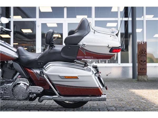 Harley-Davidson CVO Electra Glide Ultra Ltd. 110ci - JEKILL & HYDE