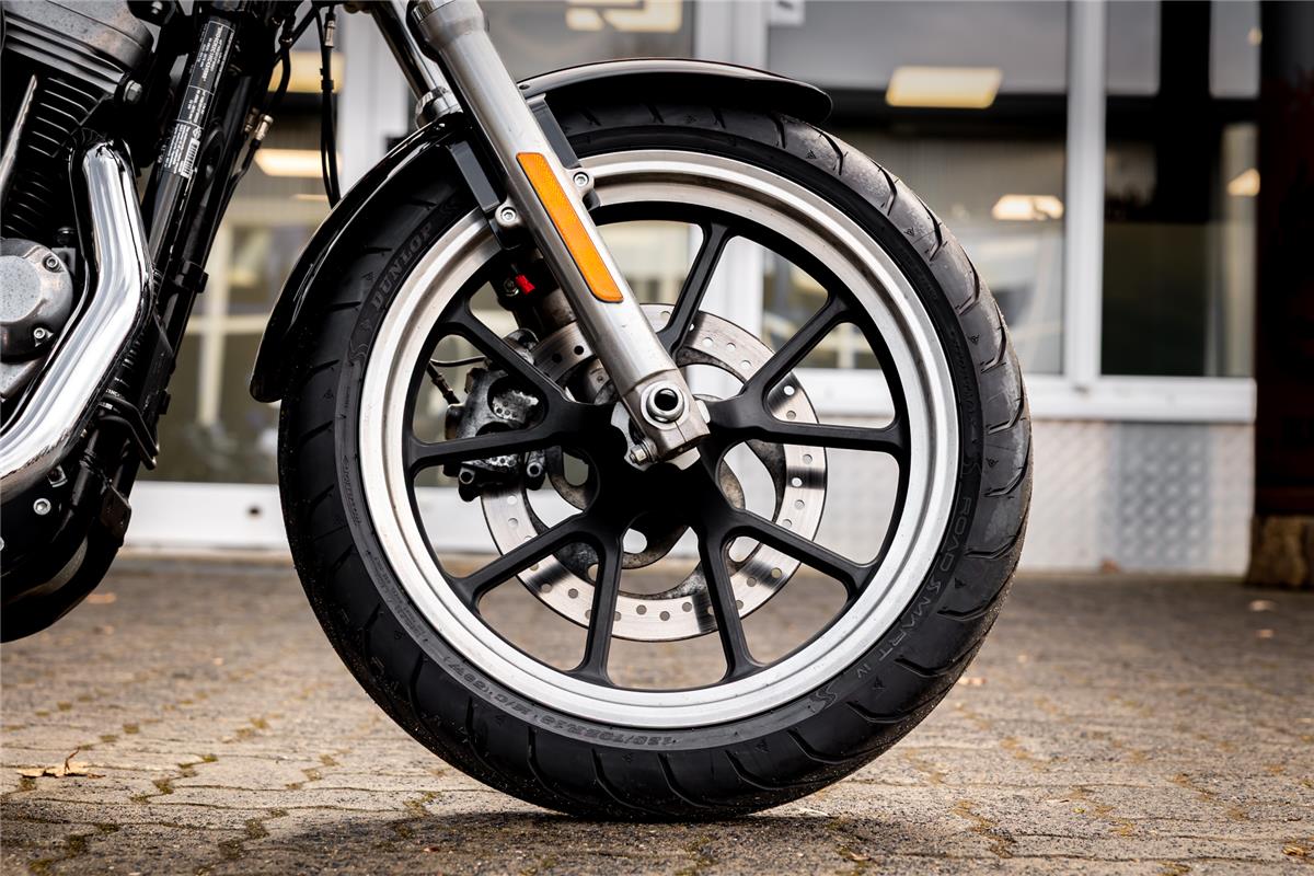 Harley-Davidson XL883L SUPERLOW SPORTSTER - MILLER ABGASANLAGE