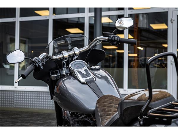 Harley-Davidson FLSB SPORT GLIDE 107 - Dr. Jekill & Mr. Hyde -