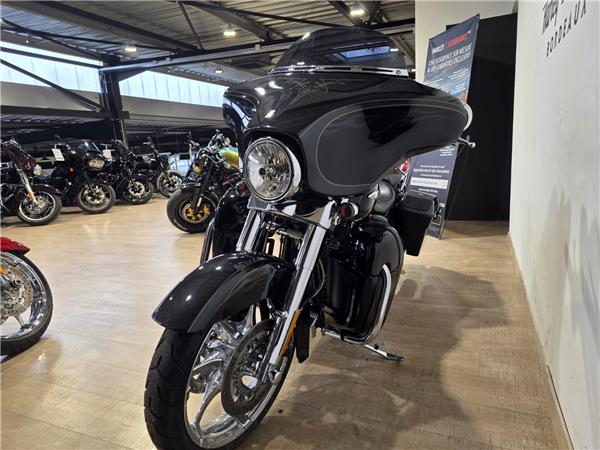 2012 HARLEY-DAVIDSON STREET GLIDE CVO