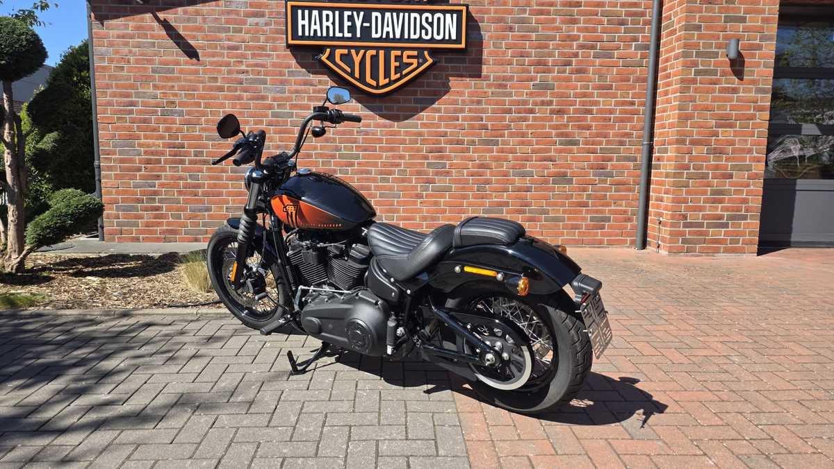 FXBBS Softail Street Bob 
