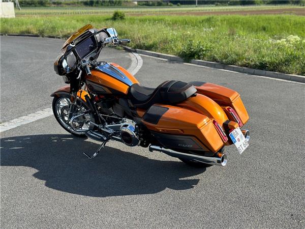 FLHXSE Street Glide CVO 