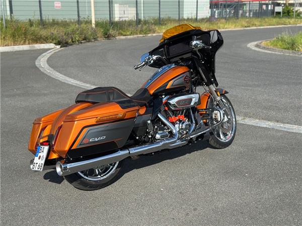 FLHXSE Street Glide CVO 