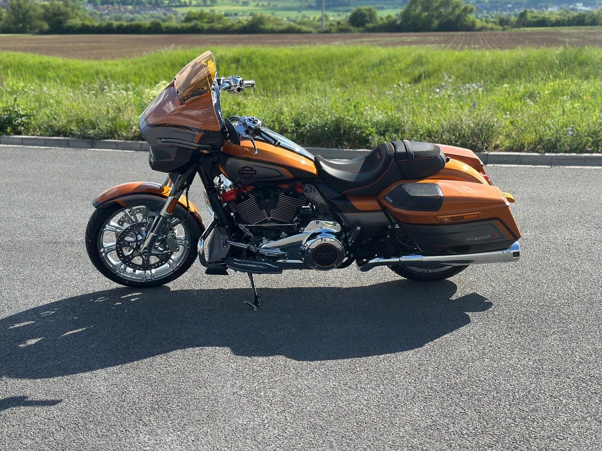FLHXSE Street Glide CVO 