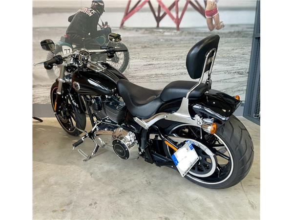 2015 HARLEY-DAVIDSON BREAKOUT