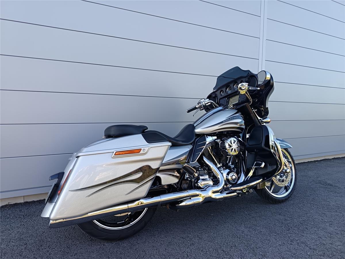 2015 HARLEY-DAVIDSON STREET GLIDE CVO