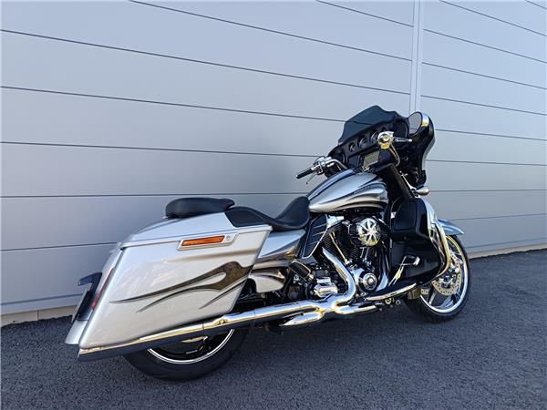 2015 HARLEY-DAVIDSON STREET GLIDE CVO
