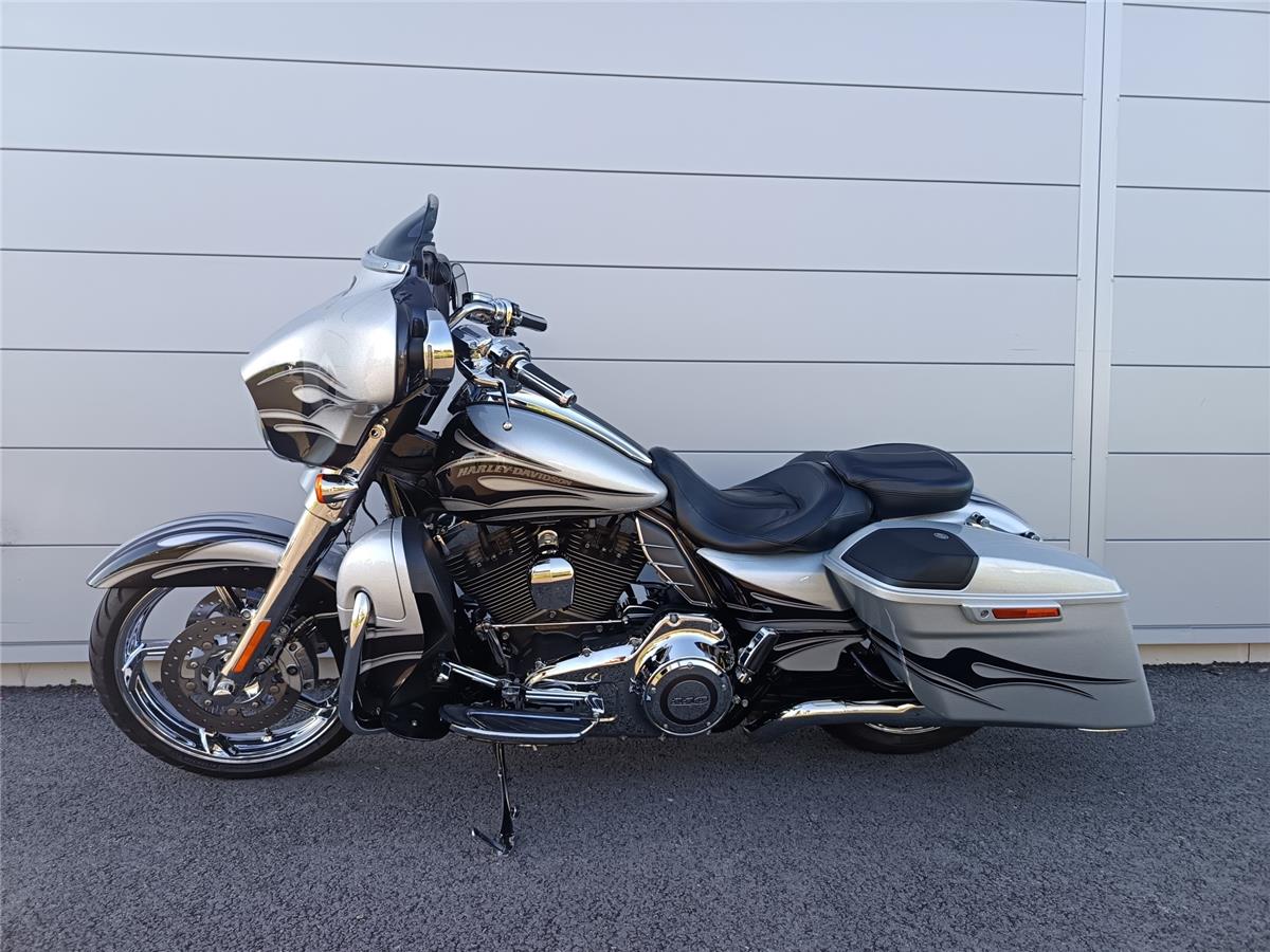2015 HARLEY-DAVIDSON STREET GLIDE CVO