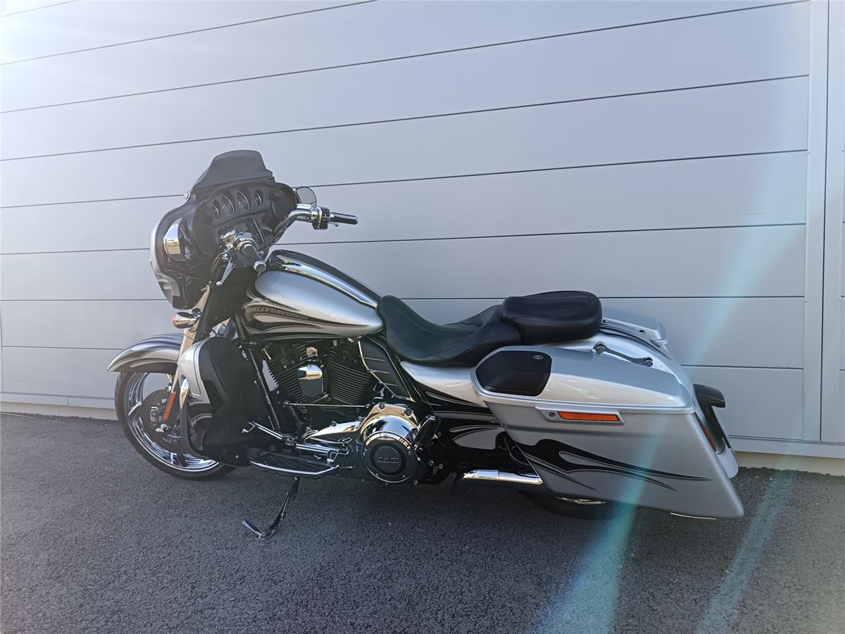 2015 HARLEY-DAVIDSON STREET GLIDE CVO