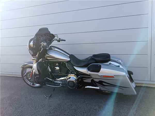 2015 HARLEY-DAVIDSON STREET GLIDE CVO