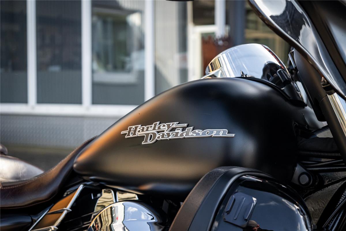 Harley-Davidson Street Glide FLHX - JEKILL & HYDE -
