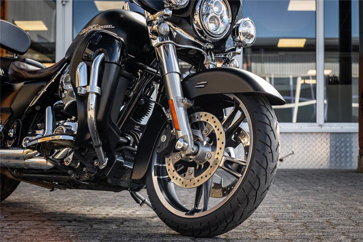 Harley-Davidson Street Glide FLHX - JEKILL & HYDE -