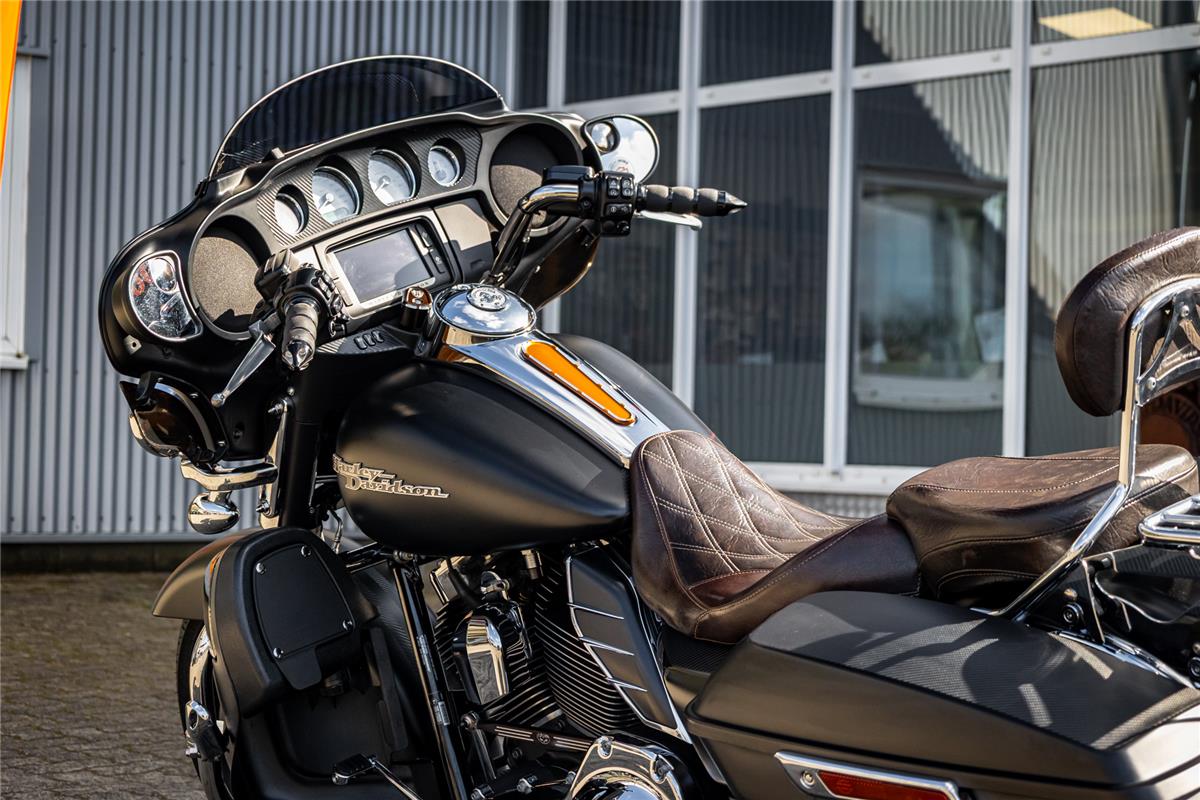 Harley-Davidson Street Glide FLHX - JEKILL & HYDE -