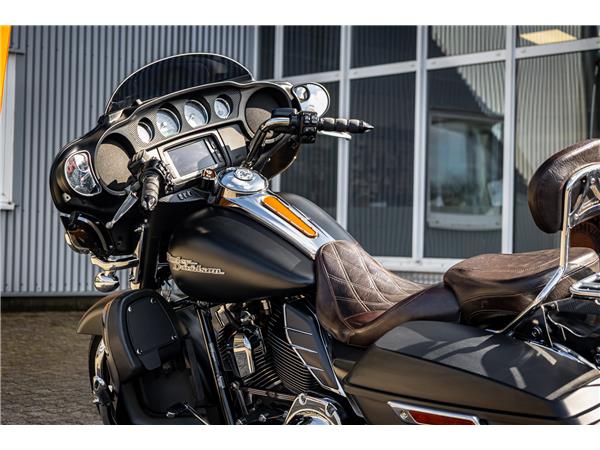 Harley-Davidson Street Glide FLHX - JEKILL & HYDE -