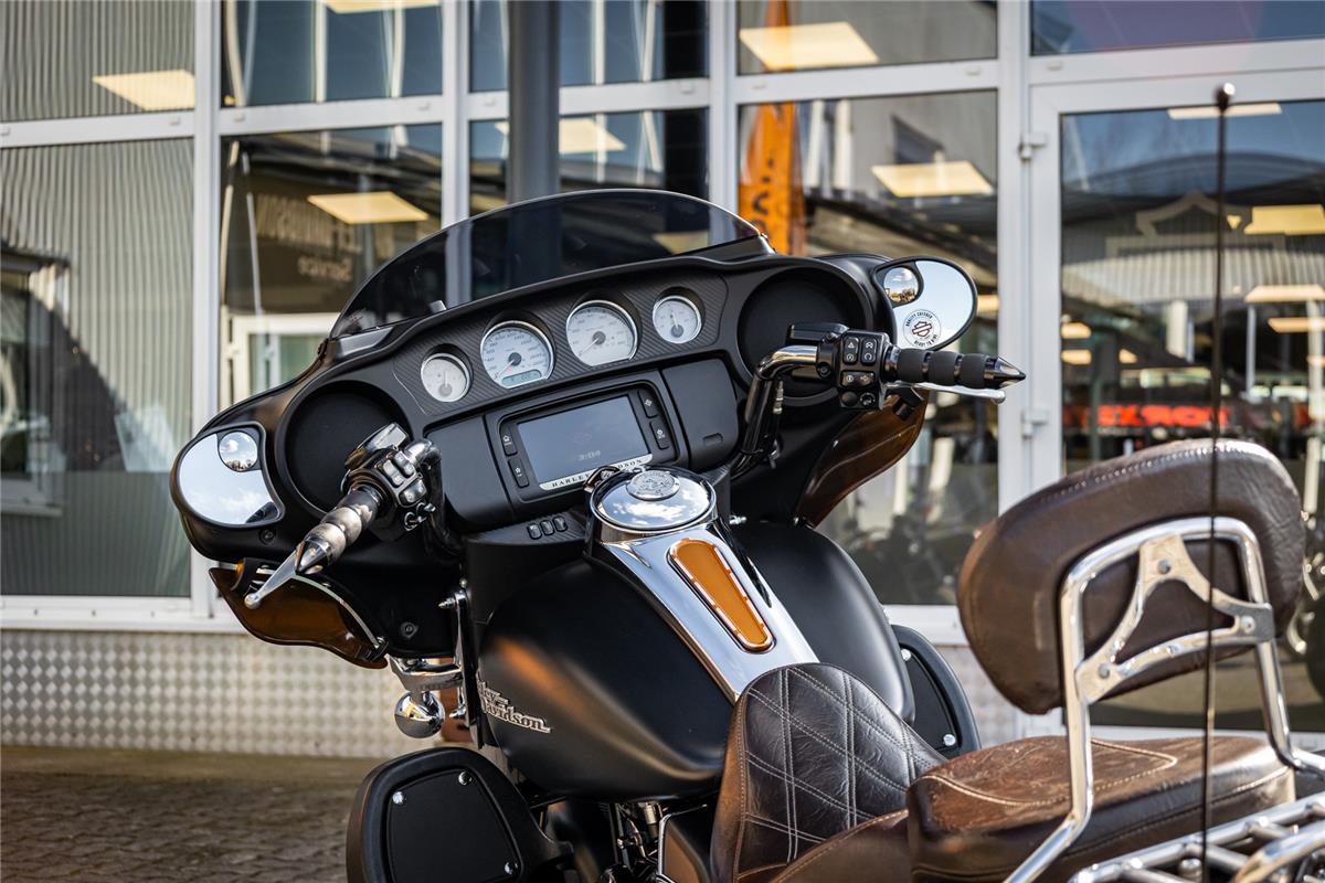 Harley-Davidson Street Glide FLHX - JEKILL & HYDE -