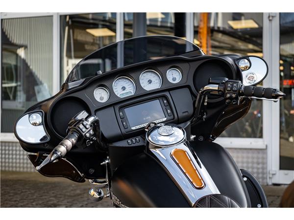 Harley-Davidson Street Glide FLHX - JEKILL & HYDE -