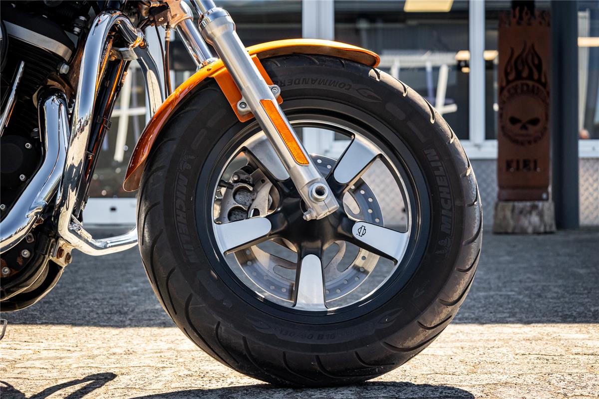 Harley-Davidson XL1200CA Sportster Custom