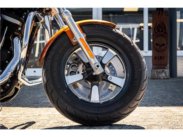 Harley-Davidson XL1200CA Sportster Custom