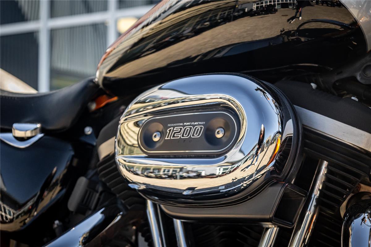Harley-Davidson XL1200CA Sportster Custom