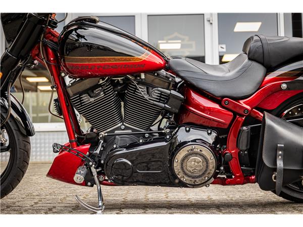 Harley-Davidson FXSE CVO Pro Street Breakout - Jekill & Hyde