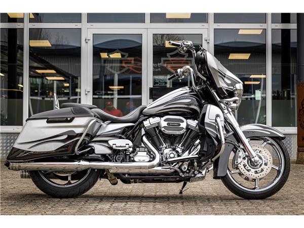 Harley-Davidson CVO STREET GLIDE FLHXSE 110 cui
