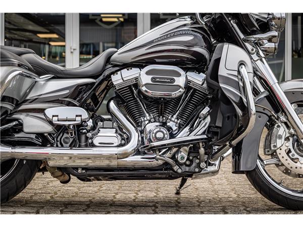 Harley-Davidson CVO STREET GLIDE FLHXSE 110 cui