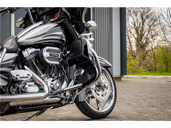 Harley-Davidson CVO STREET GLIDE FLHXSE 110 cui