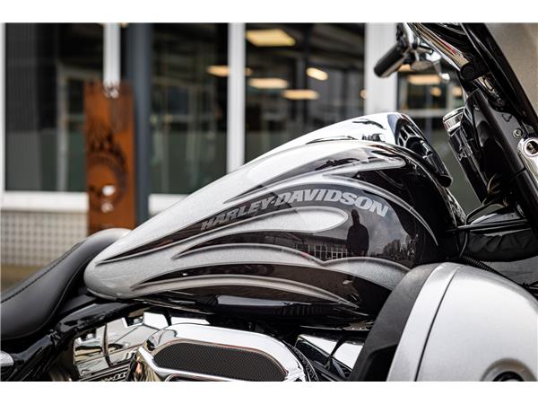 Harley-Davidson CVO STREET GLIDE FLHXSE 110 cui
