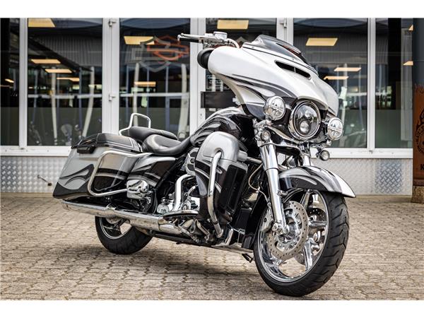 Harley-Davidson CVO STREET GLIDE FLHXSE 110 cui
