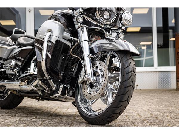 Harley-Davidson CVO STREET GLIDE FLHXSE 110 cui