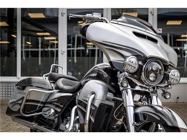 Harley-Davidson CVO STREET GLIDE FLHXSE 110 cui